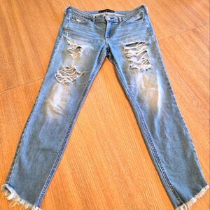 Hollister Crop Distressed Jeans Tears Fringe Hem Light Embroidered Pockets 28